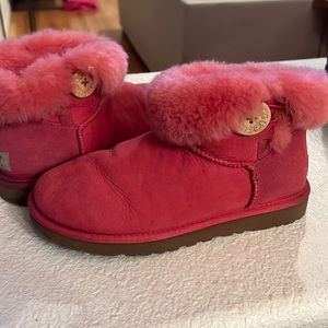 Salmon pink short UGG size 6